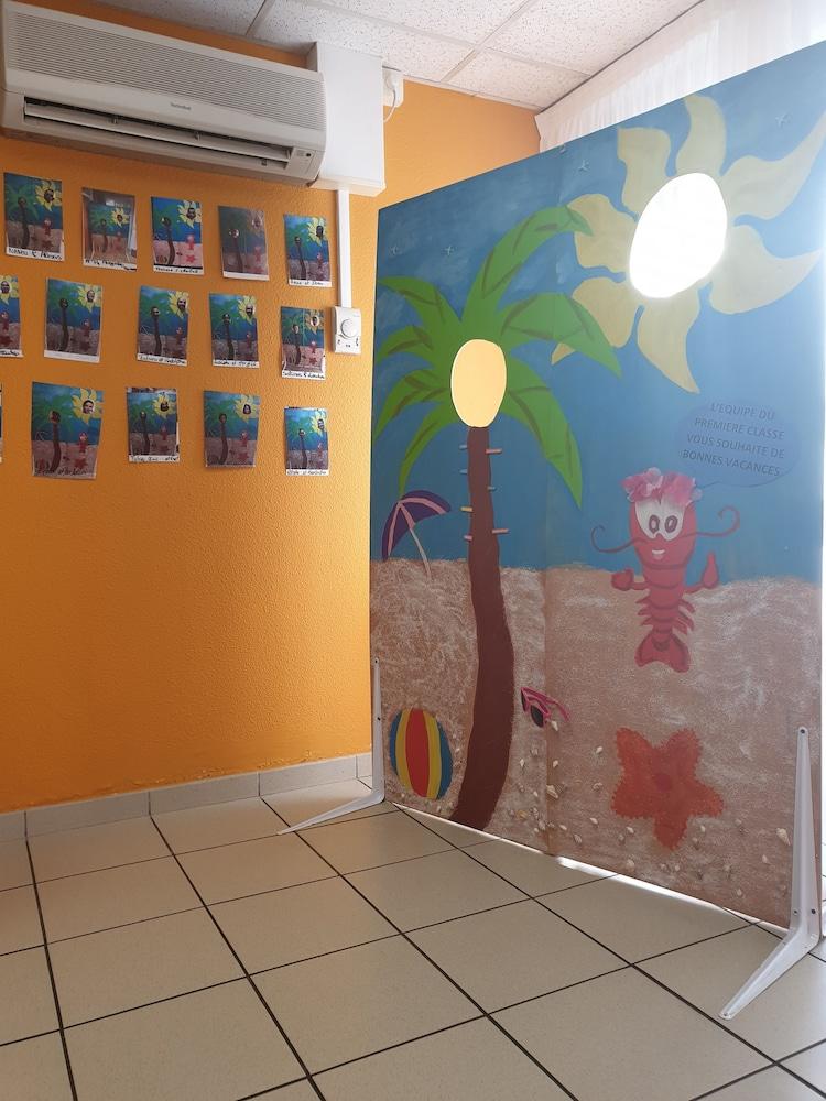 Premiere Classe Niort Est La Creche Bagian luar foto