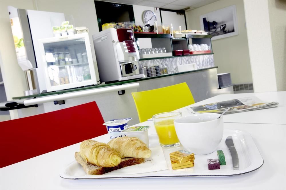 Premiere Classe Niort Est La Creche Bagian luar foto